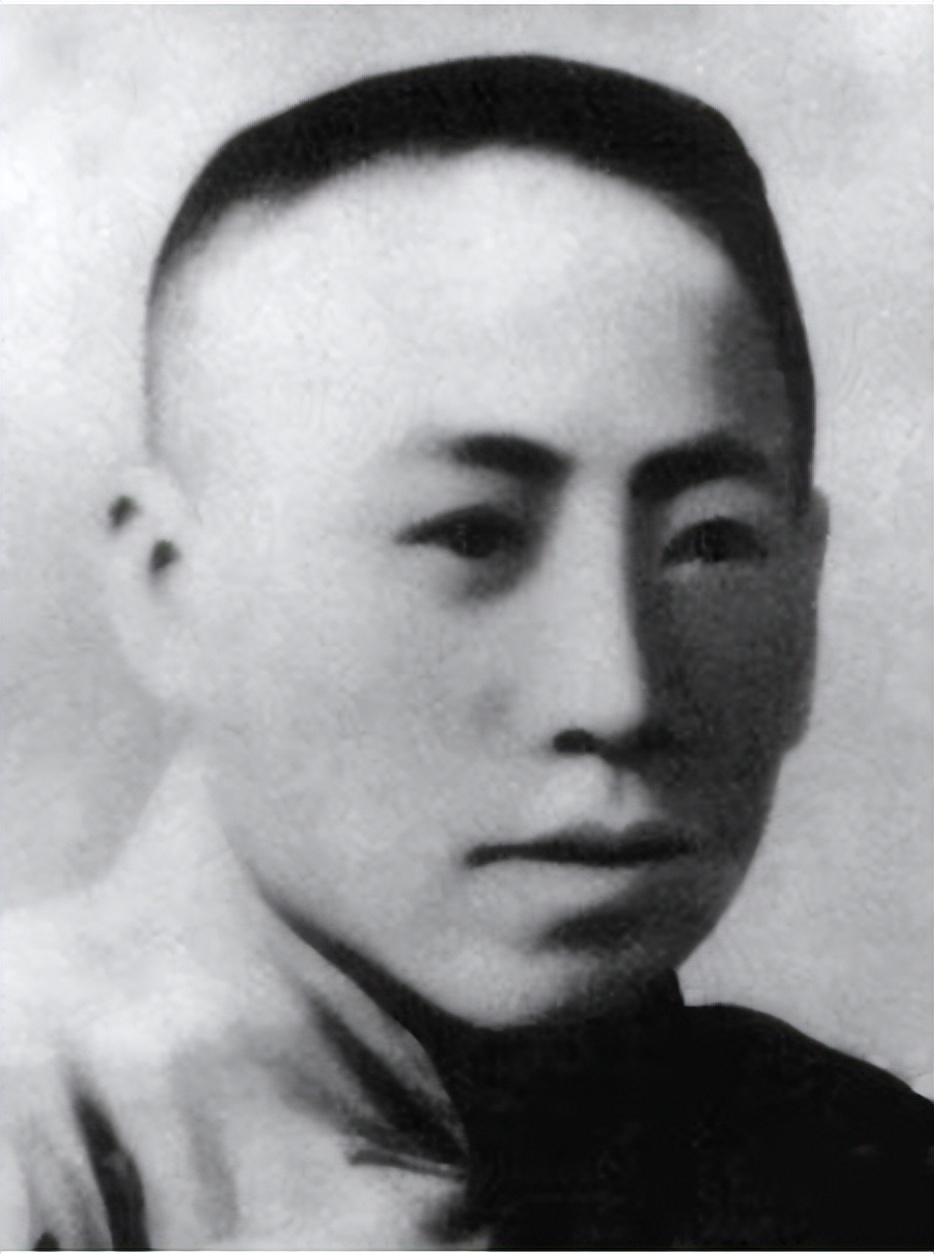 建国后毛主席批捕罗克绍，他却意图装死逃过一劫，一眼被干警看穿