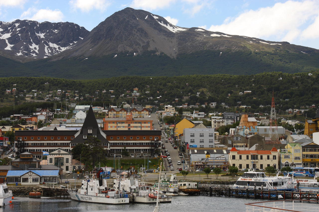 试论英国近代早期城镇妇女的家庭角色：合作方式及主要特征