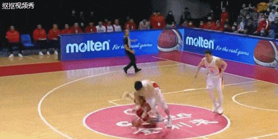 中伊之战最大收获乔帅终找到男篮外线组合说明书