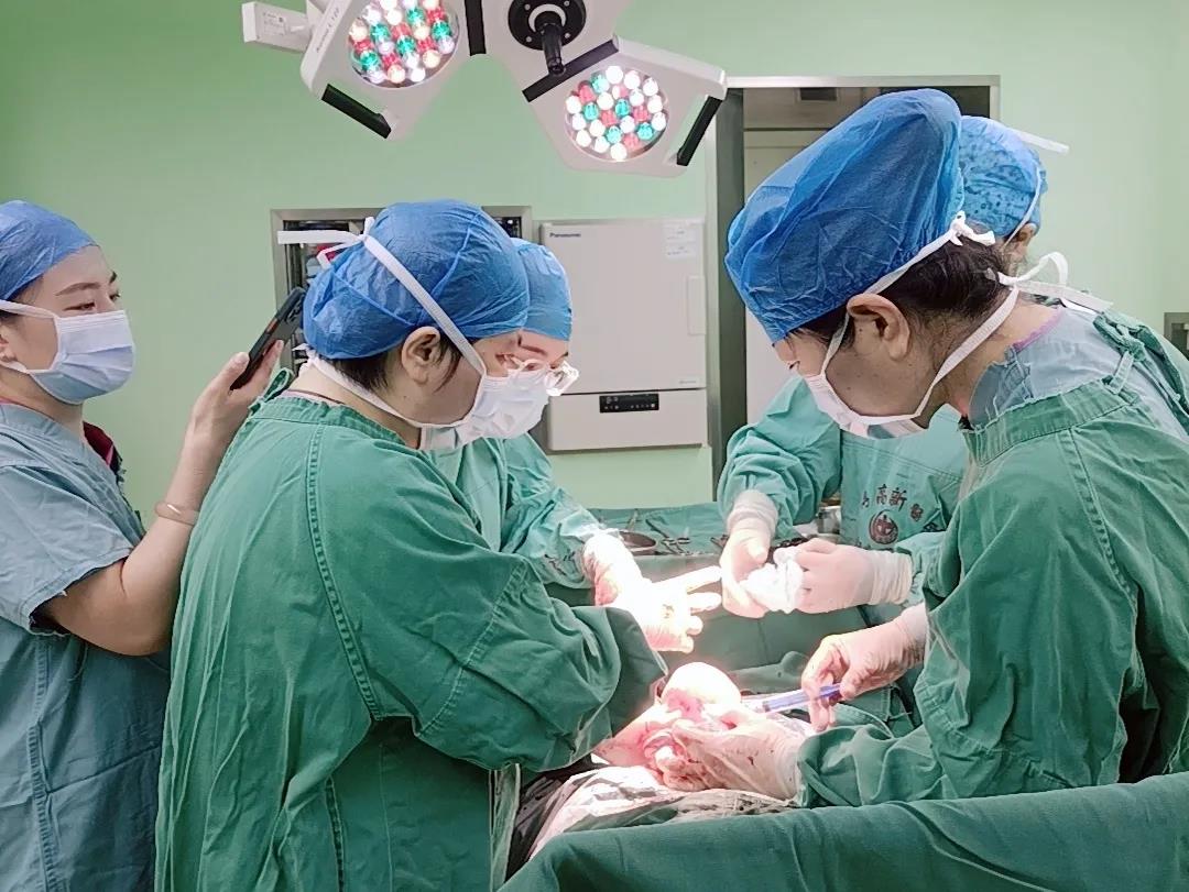 世博高新医院：“两刀并一刀”扫除妊娠合并大肌瘤