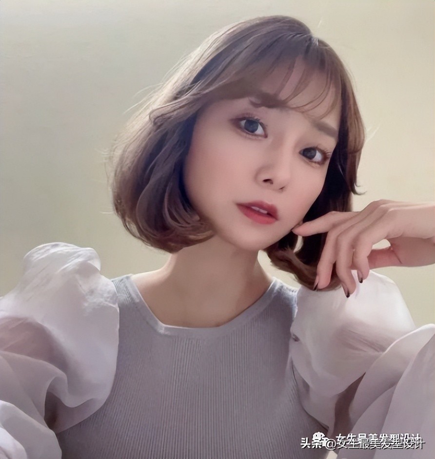 烫短发内扣的步骤,烫外翻内扣卷发教程短发