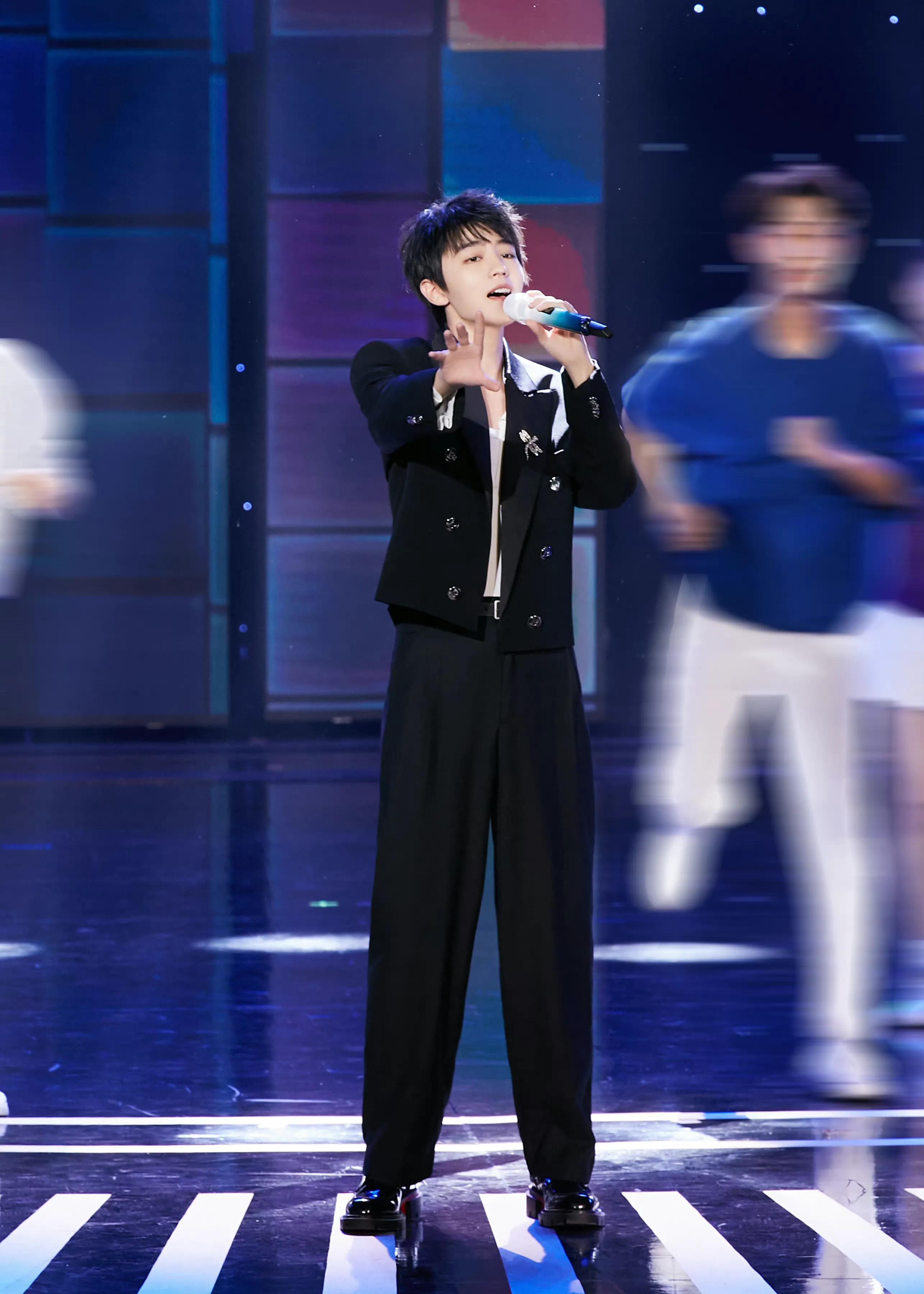 tfboys队长王俊凯王源千玺,tfboys队长王俊凯演唱少年说