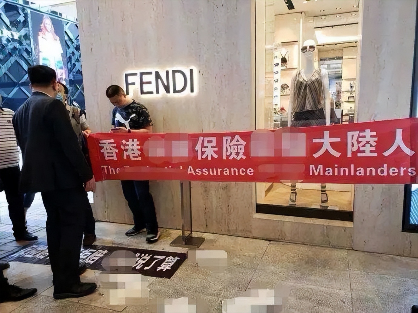 听说通关后有网友打飞的去香港「报复性」买保险?且慢!