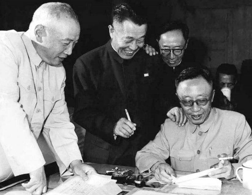 溥仪百达翡丽,溥仪百达翡丽定制龙表