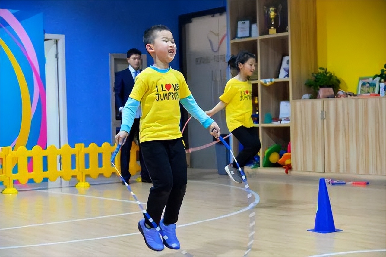 6岁早熟孩子停止长高案例,十五岁女生早熟可以长高几厘米