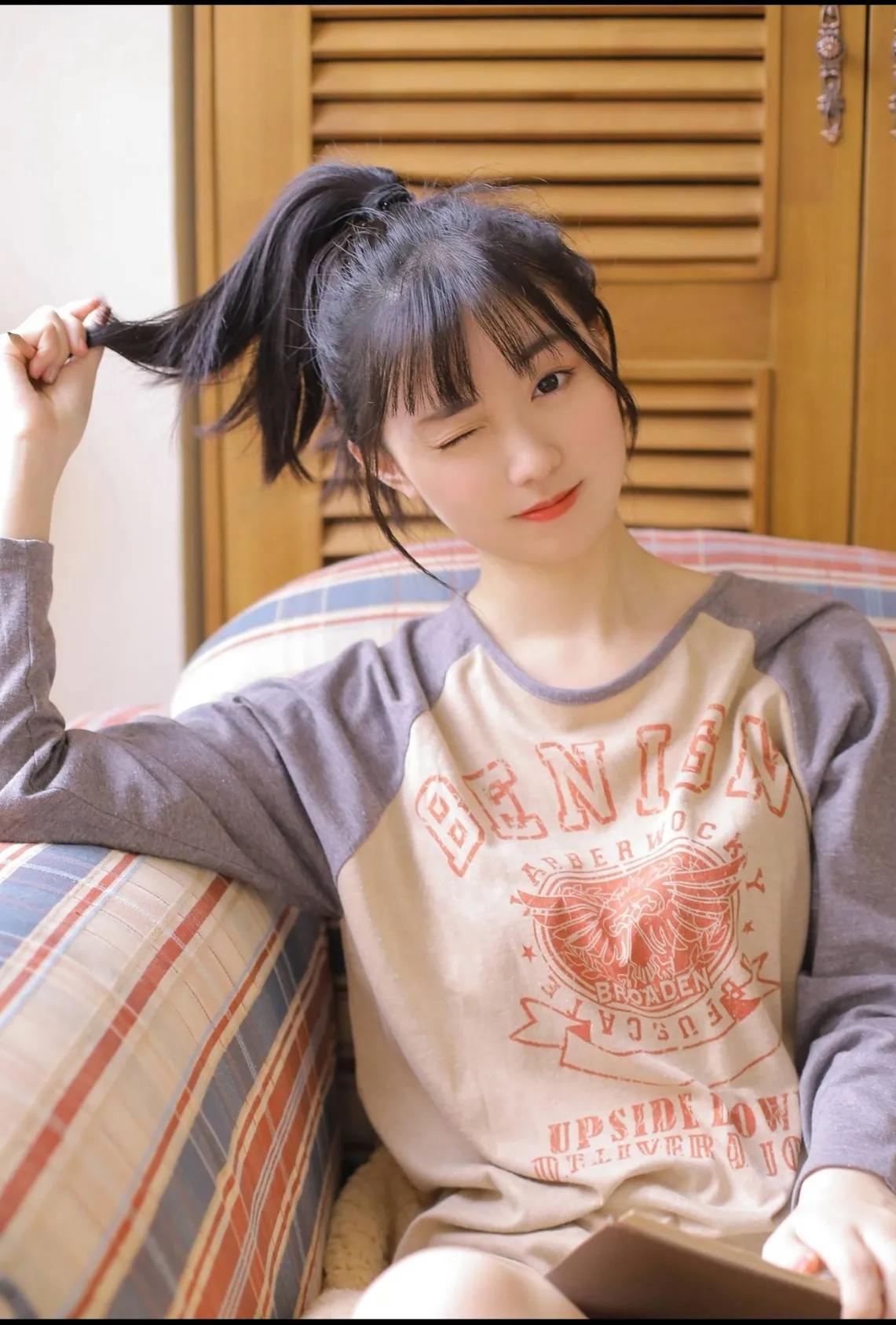 初中女同学开始混社会被*养包**，结果令人惋惜