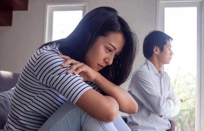 回娘家门锁了怎么办,提前回家敲门不出声