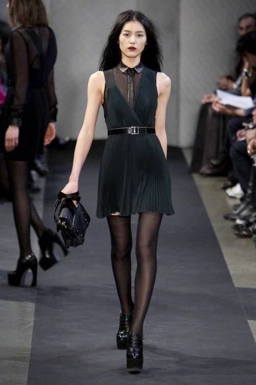 没钱就去中国！外国模特的“三个月买房计划”，中国成金钱乐园？