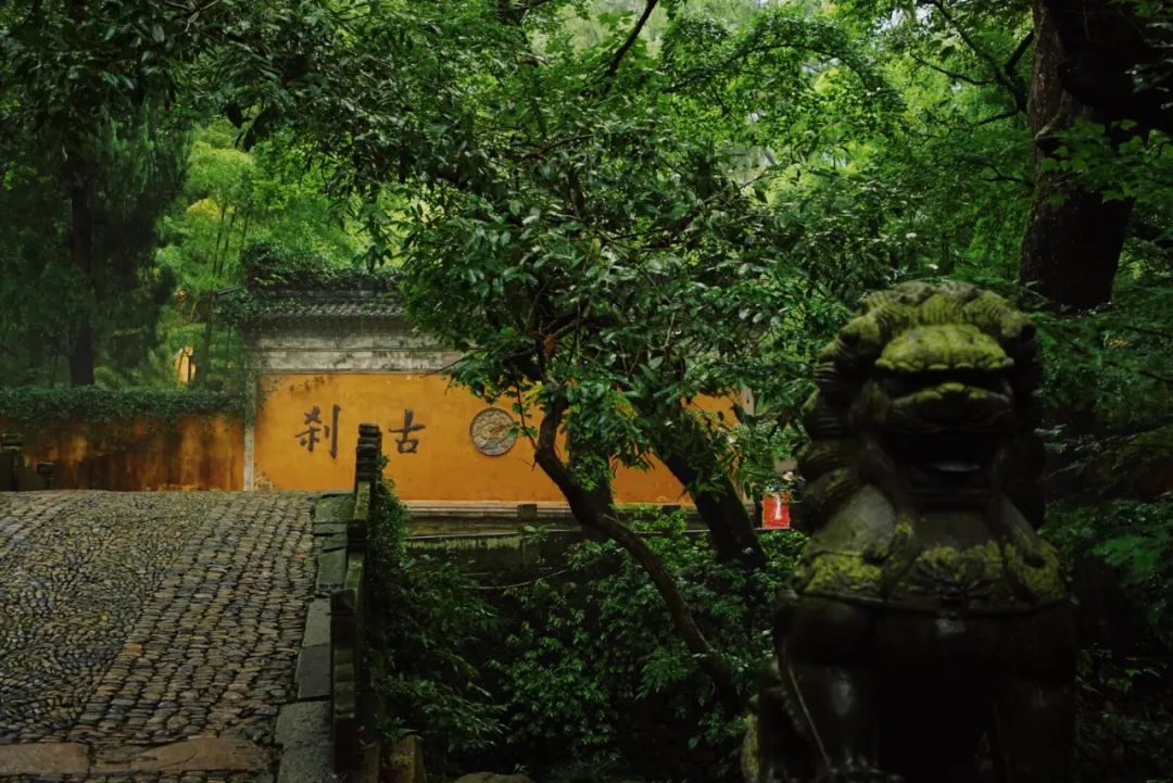 夏天凉快风景好又有水的旅游景点,夏天旅游景点哪里最好玩