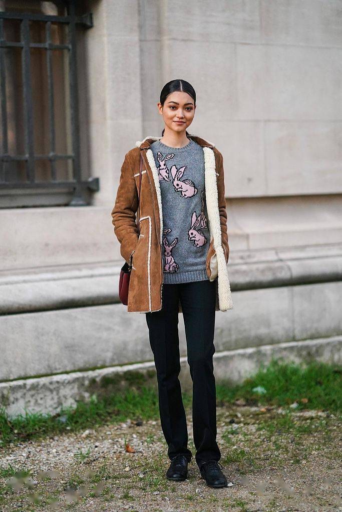 流行麂皮外套,外套面料软的好还是硬的好