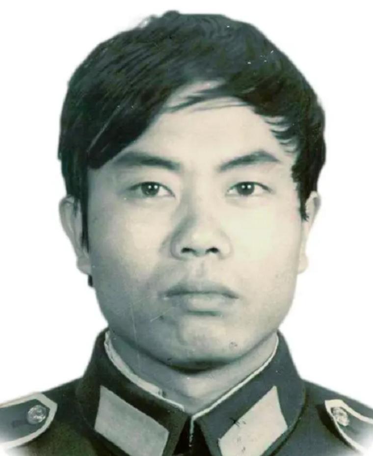 25岁民警猝死在派出所,25岁牺牲的缉毒卧底民警