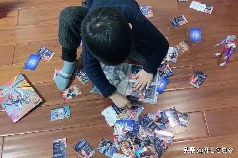 花掉100万元买奥特曼卡片,奥特曼卡片10000元一盒正版中文版