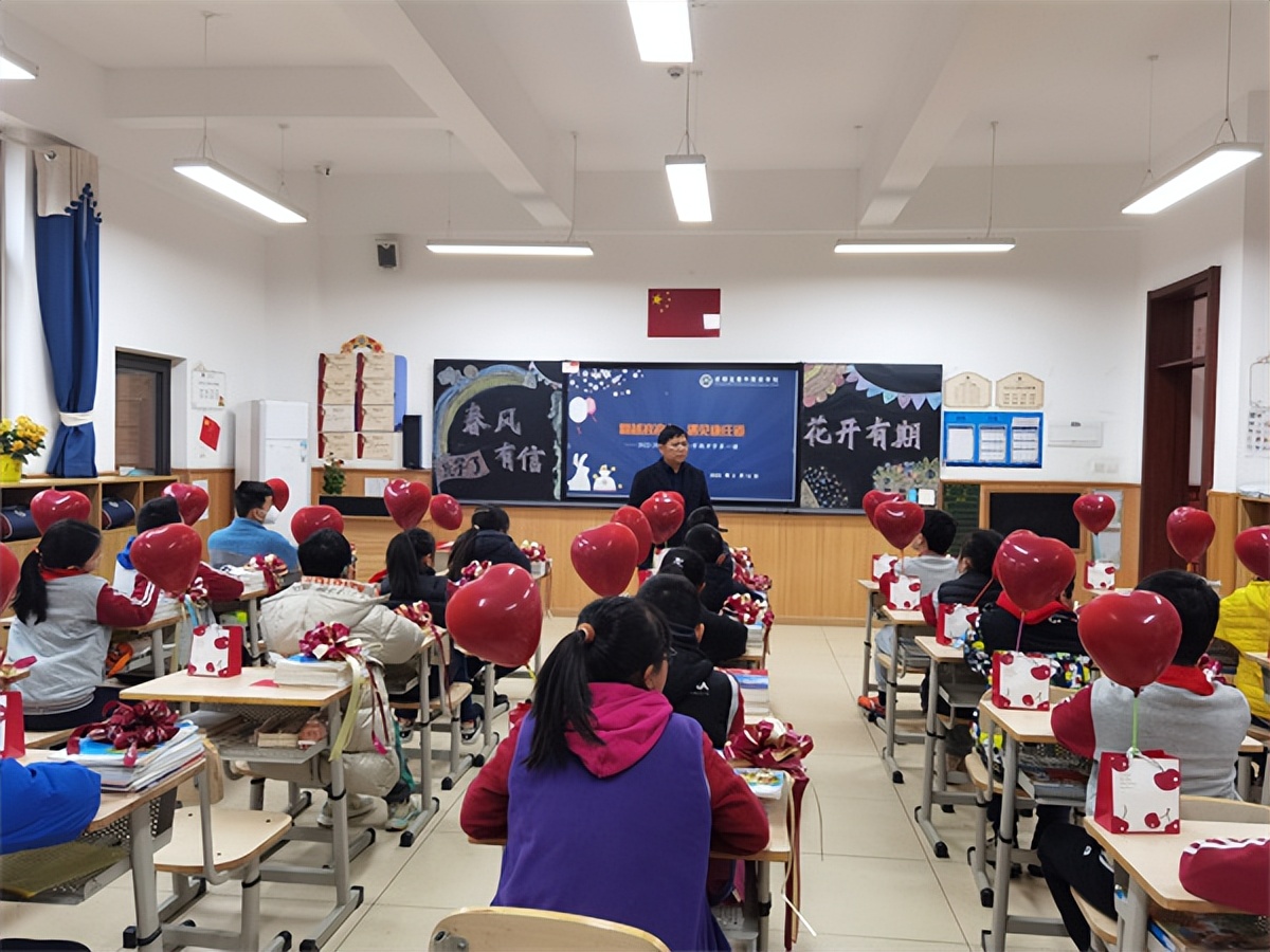 营造学礼、知礼、明礼校风，蓝港外国语学校开学第一课太“讲礼”