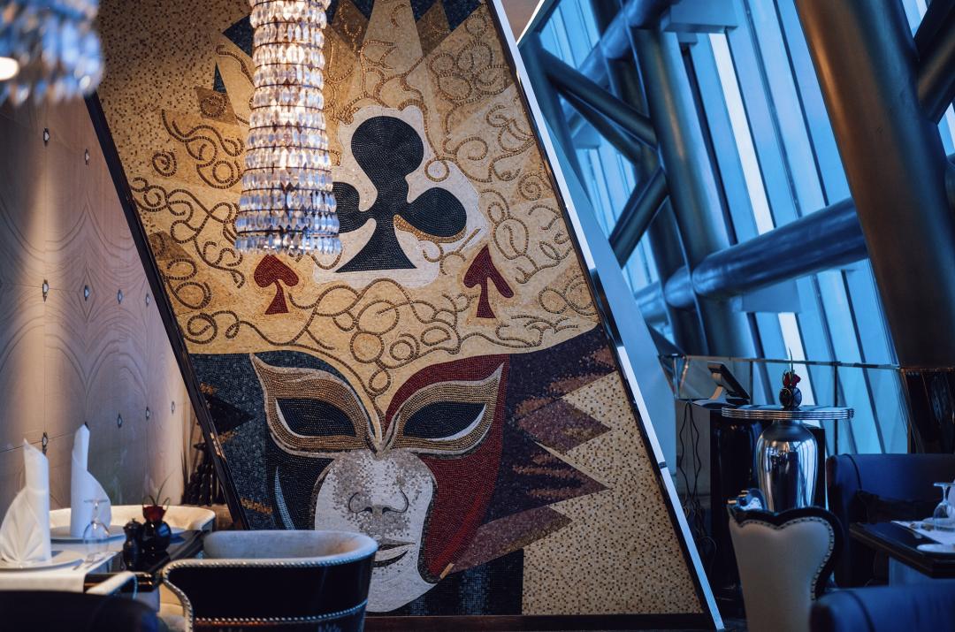 配备一星米其林黑珍珠餐厅,比米其林黑珍珠高端的餐厅