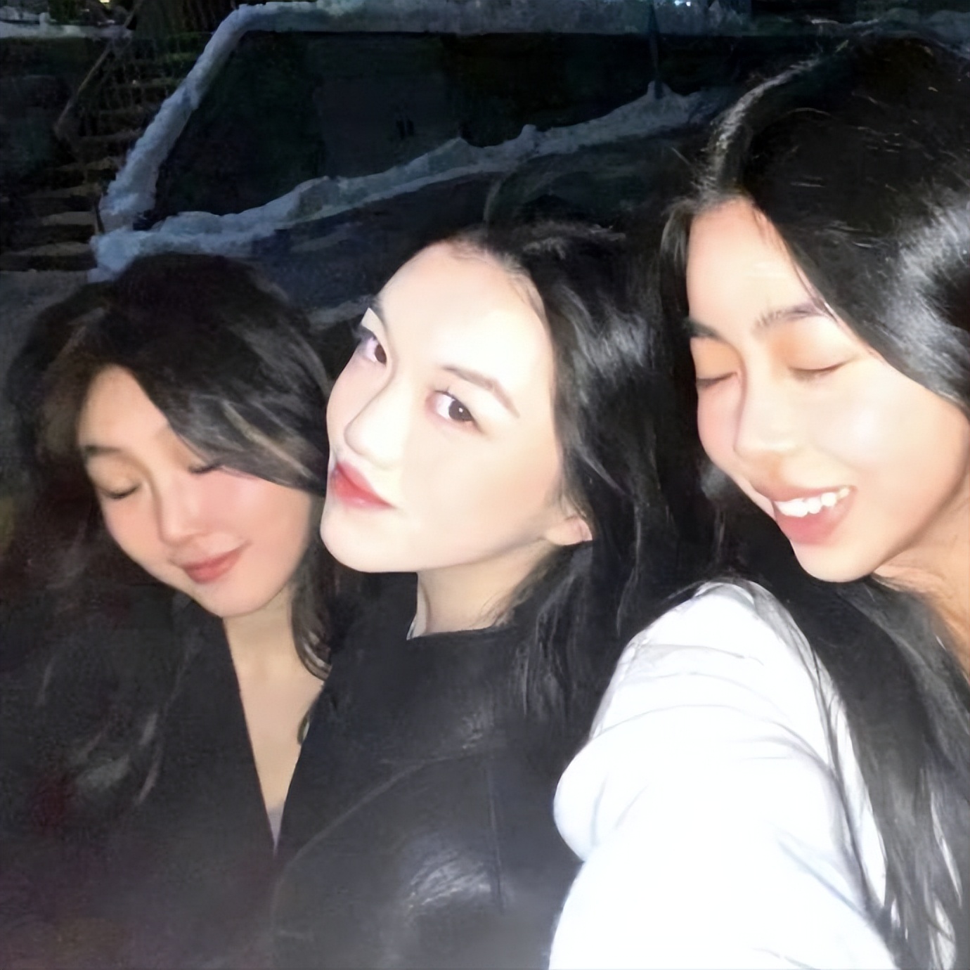 王菲带李嫣香港购物,王菲李嫣金发抢眼