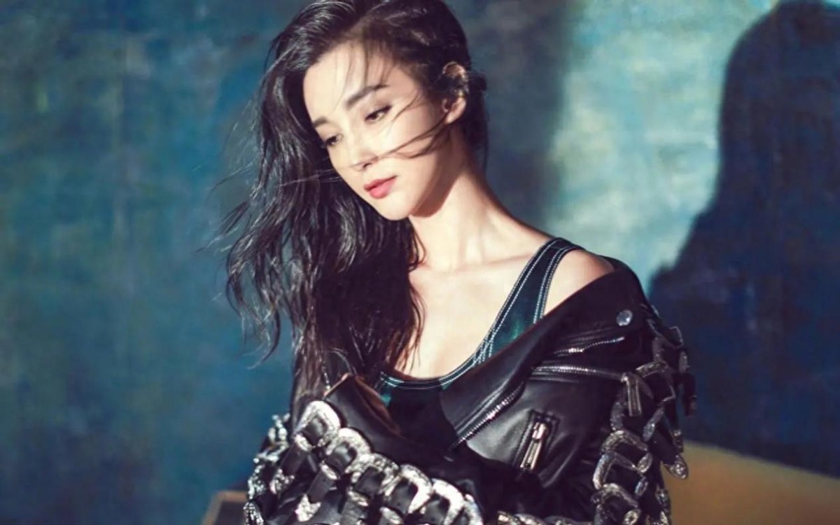 趋炎附势谄媚逢迎，讨好大佬陪睡上位，白莲花李冰冰现形记