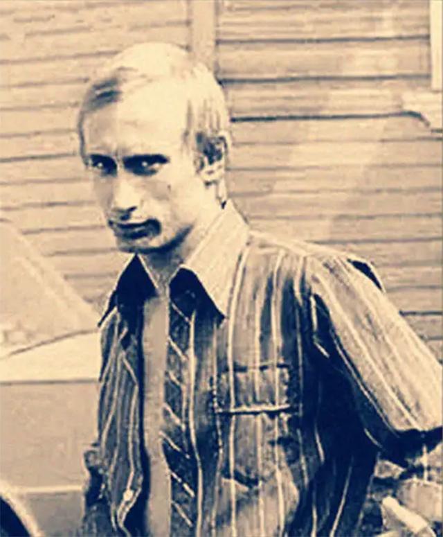 普京出任总统当晚视频,普京当选总统后流泪讲话视频