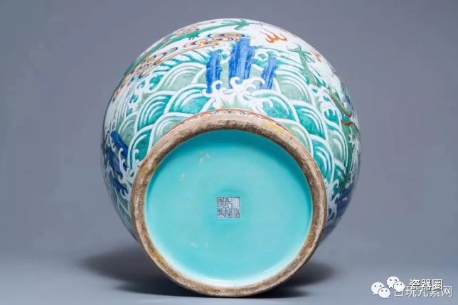 大清嘉庆香草龙纹官窑盘,清三代瓷器龙纹特征