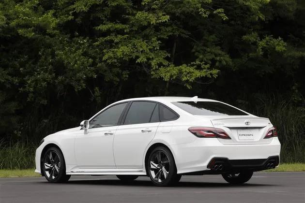 大众辉昂旗舰型提车,大众辉昂和丰田皇冠该怎么选