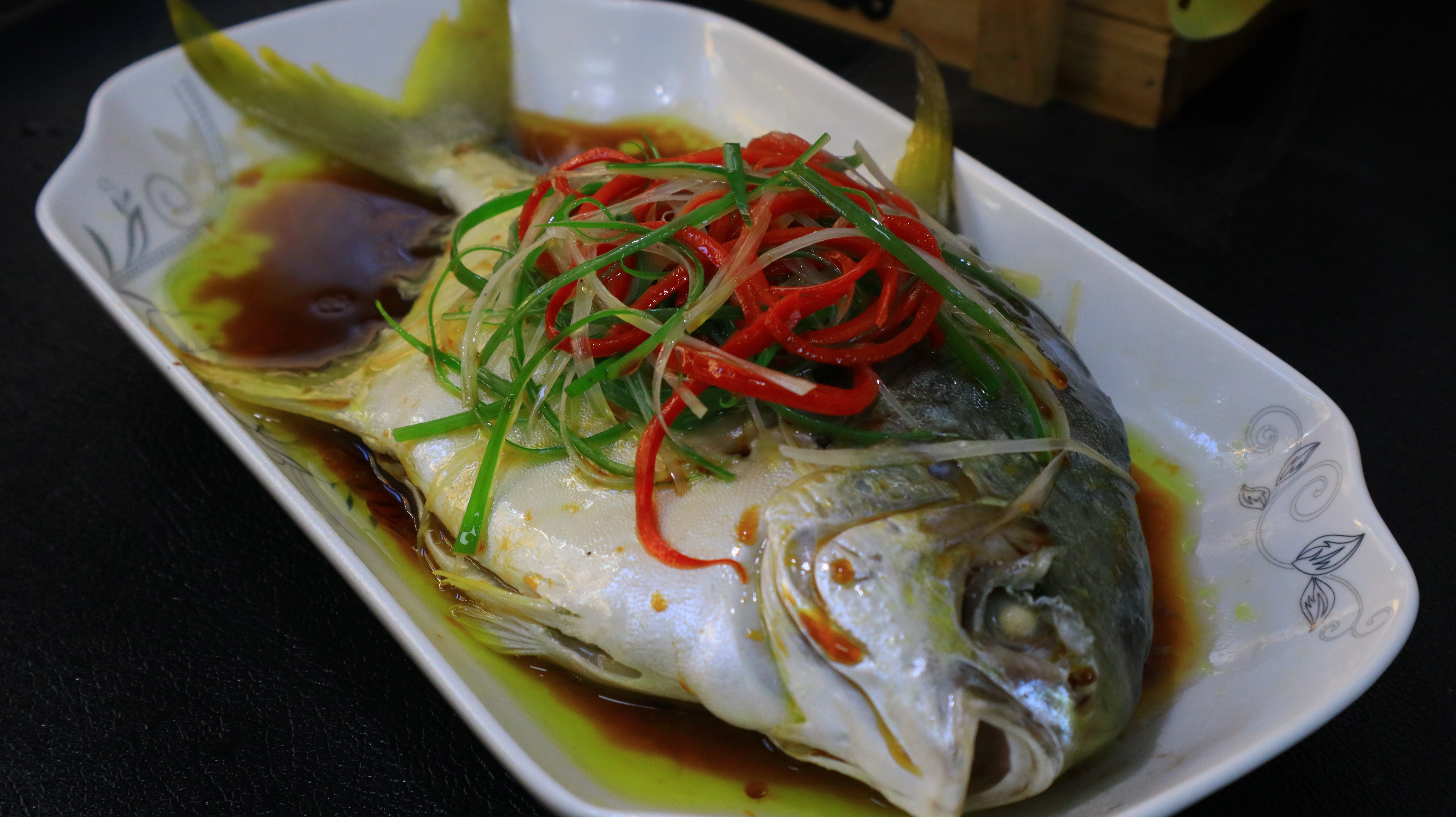 清蒸鲳鱼蒸多少分钟最好,清蒸鲳鱼用不用热油