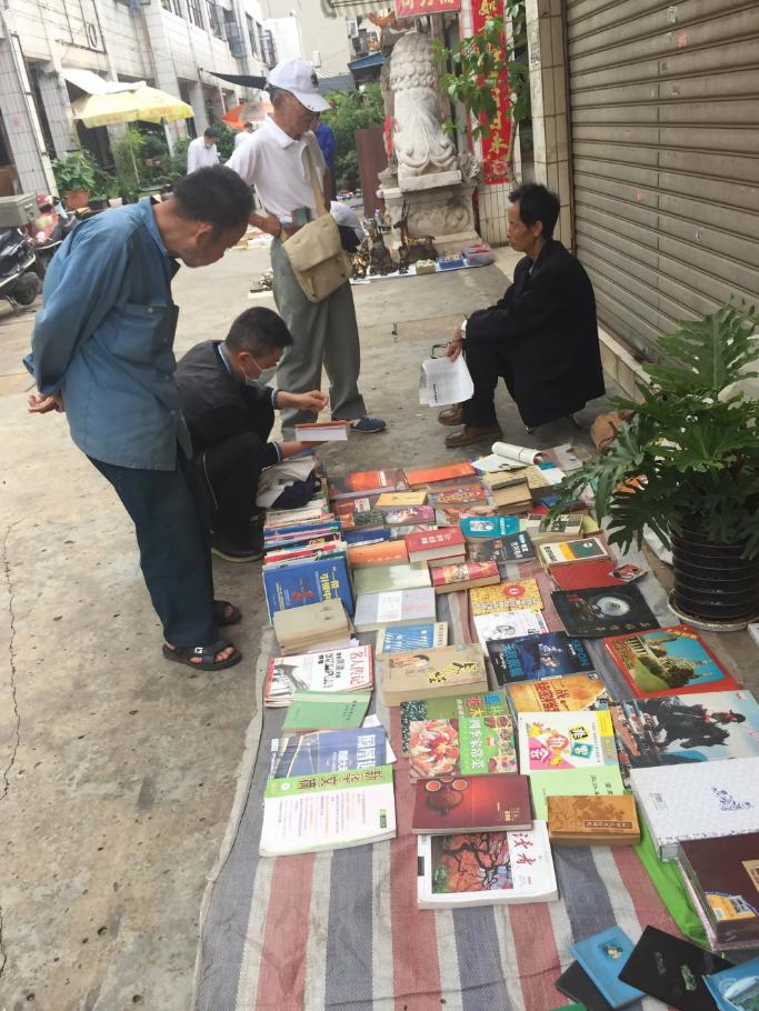 江西一男子花1万块买书,江西男子花六千万买的商铺后续