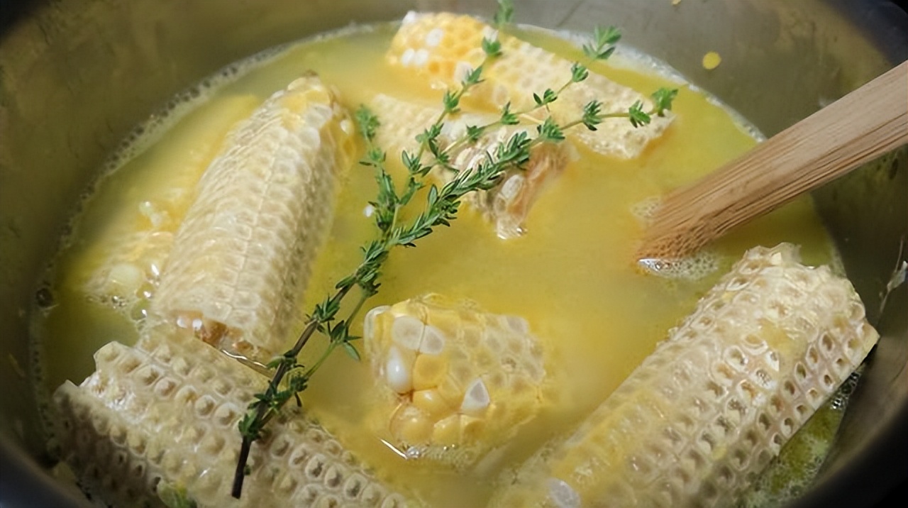 在中国用来喂猪的玉米芯,在中国喂猪的玉米棒子