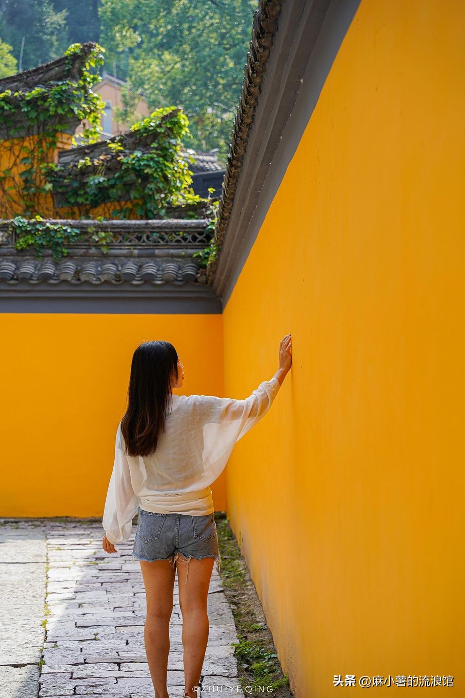 浙江绍兴有座千年大佛寺，有江南第一大石佛，许多影视剧都来取景