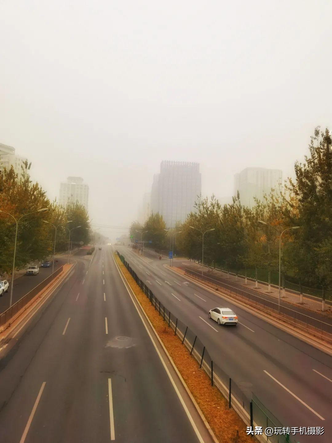 如何拍出好看的下雨天夜晚照片,雨天如何拍摄有温度的照片