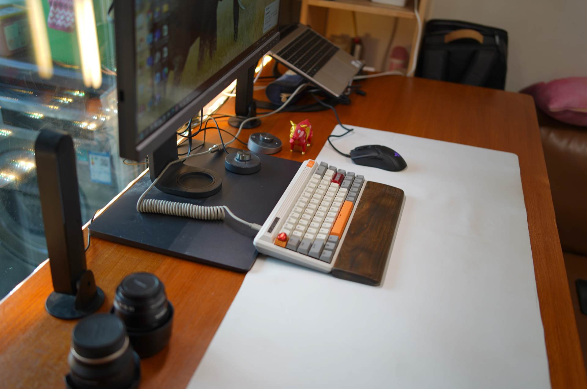 男人谁不喜欢一张大大的书桌,智芯1.8M实木升降桌那是真的爱