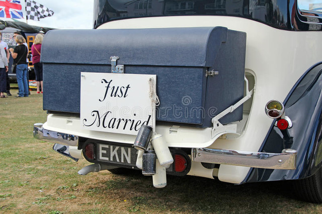 还在上班赚钱还债,还在上班赚那么多钱怎么花呀