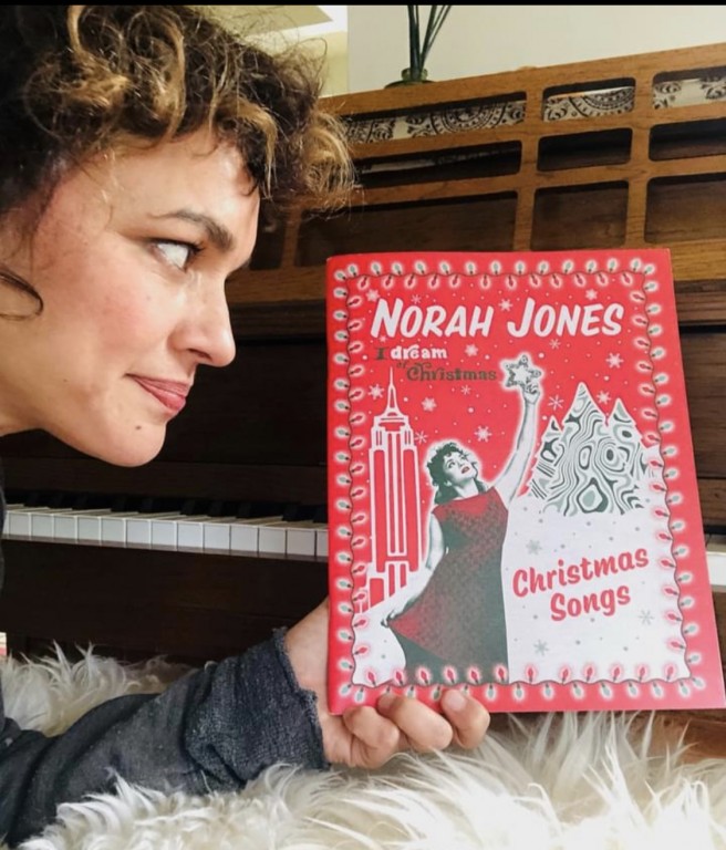 圣诞氛围已经很浓了,圣诞的氛围感满满的