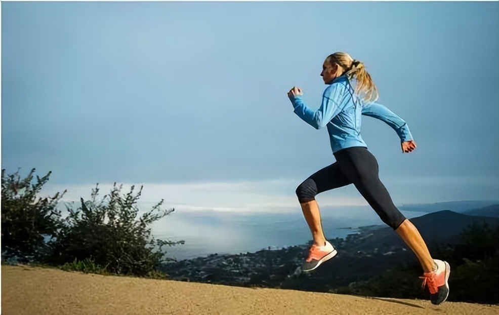 拉筋延寿推荐四个舒展小妙招,筋长一寸寿延十年每天拉筋10分钟