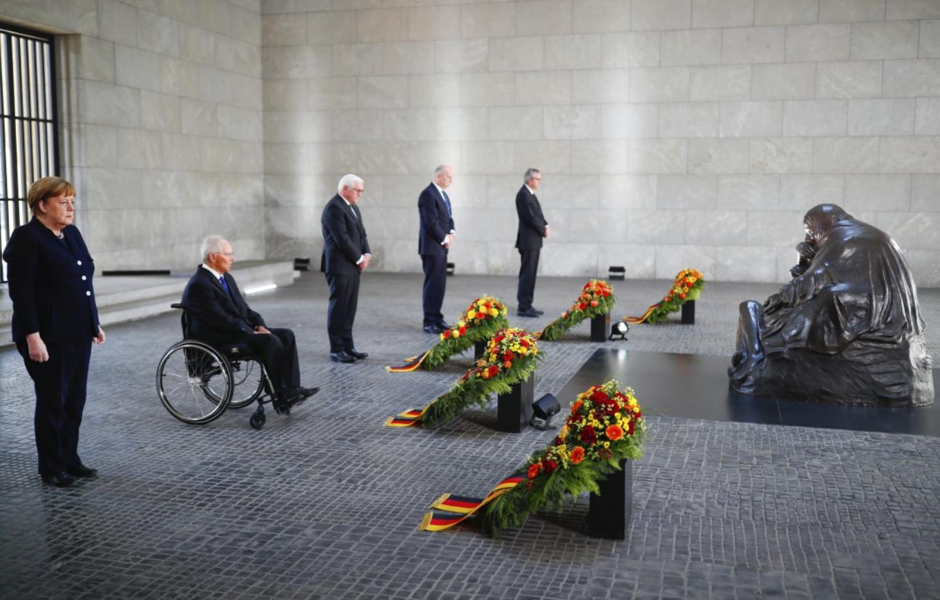 安倍死了，德国人说他死有余辜，为何蔡英文、朱立伦“如丧考妣”