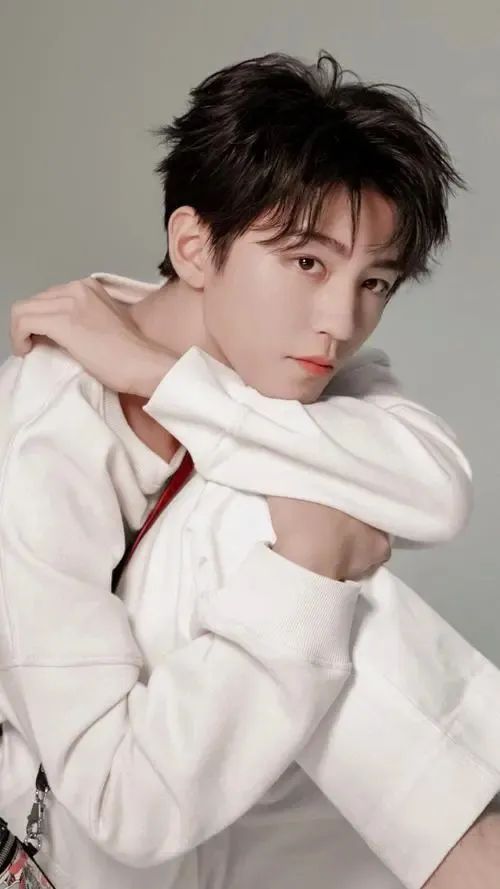 一款最帅气的男士发型,成熟男士头发稀少适合剪什么发型