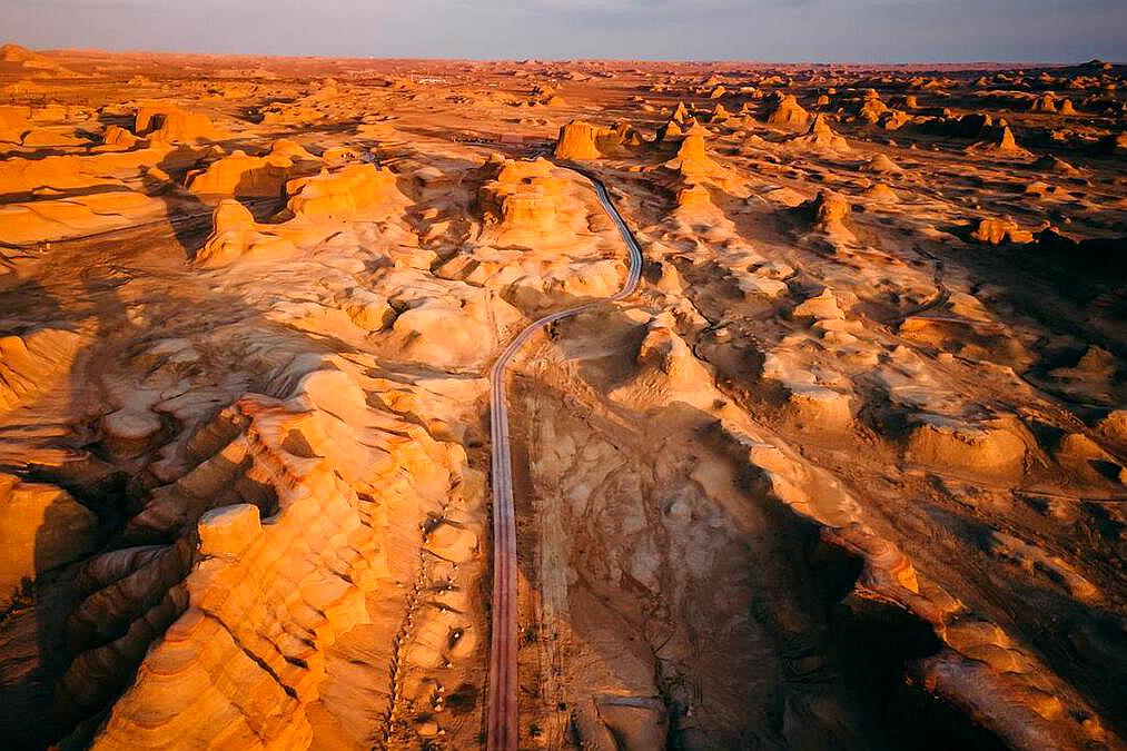 逛完这六个魔鬼城，你也就走遍了大半个*疆新**