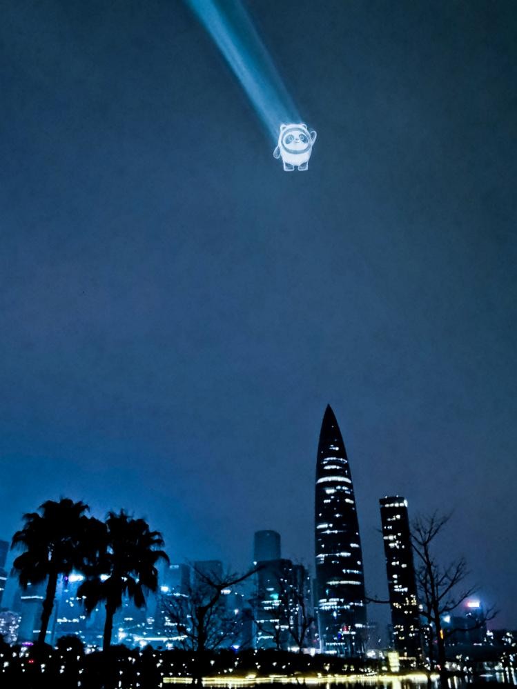 快看，天上有个“冰墩墩”，光峰“云上写字”将科幻变现实