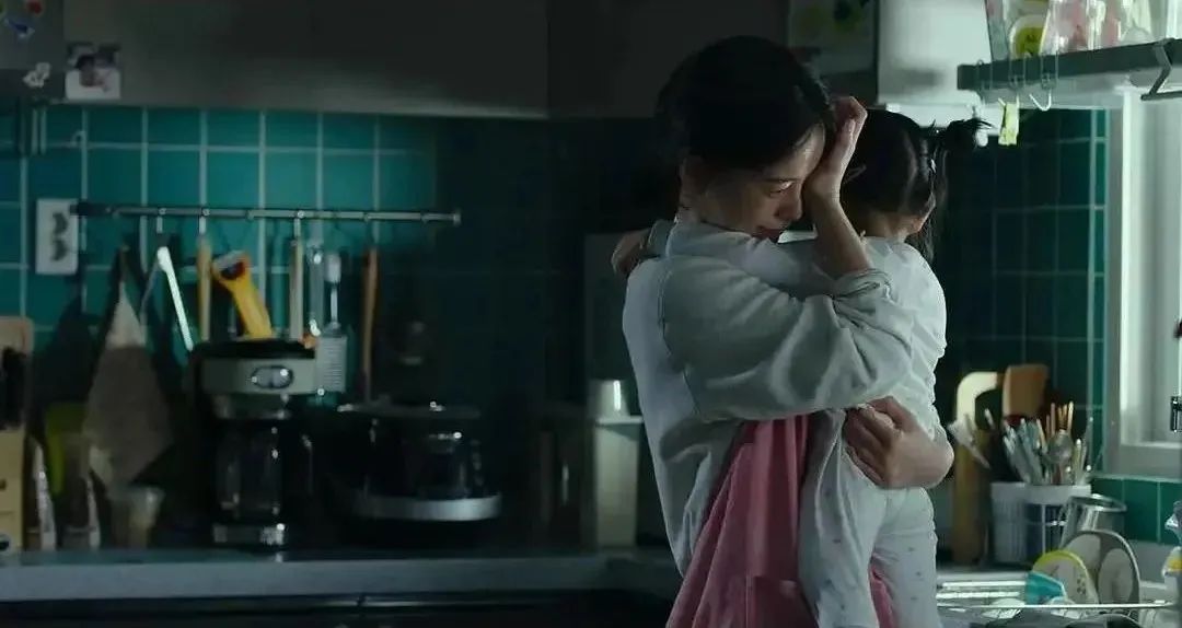 色情机构成为日本女性救命稻草：家庭中的男性，是枷锁也是加害者