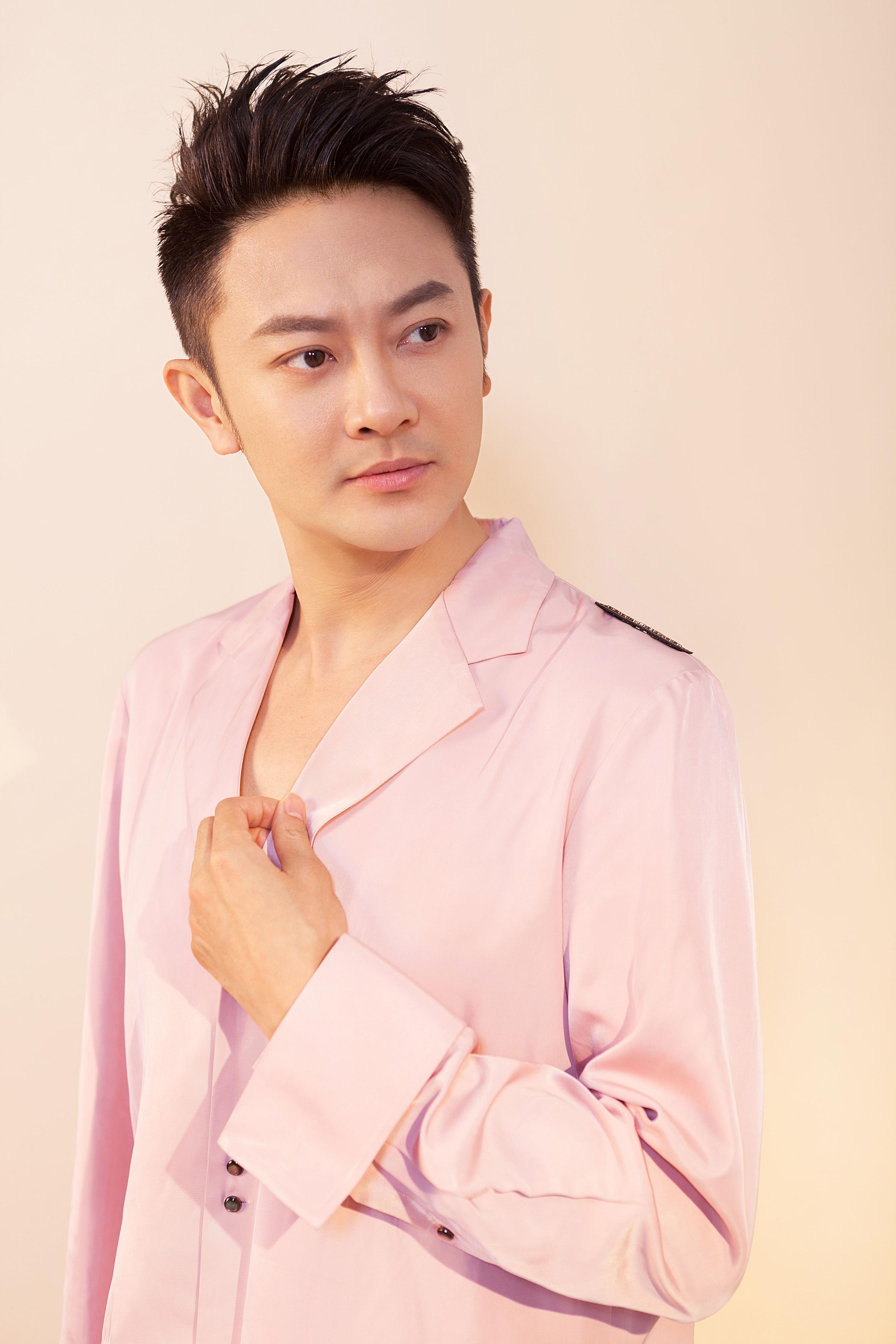 印小天在国外跳舞视频,印小天泰国街头尬舞被嘲