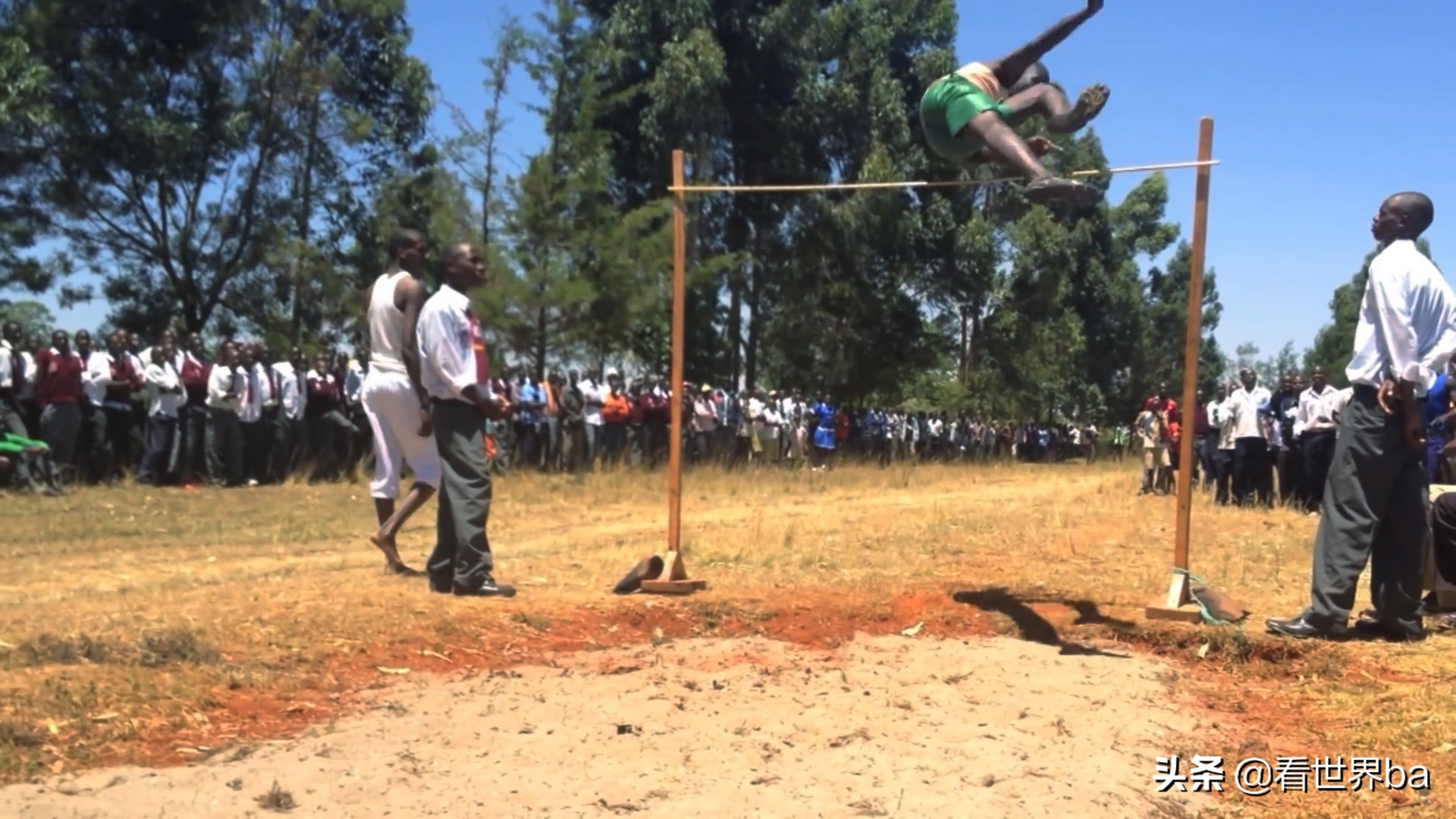 马赛人拿长矛单杀狮子,马赛人单枪匹马猎杀狮子
