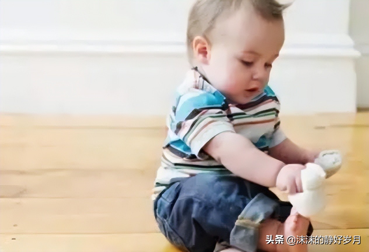 让宝宝光脚好处竟然这么多,让孩子光脚的好处