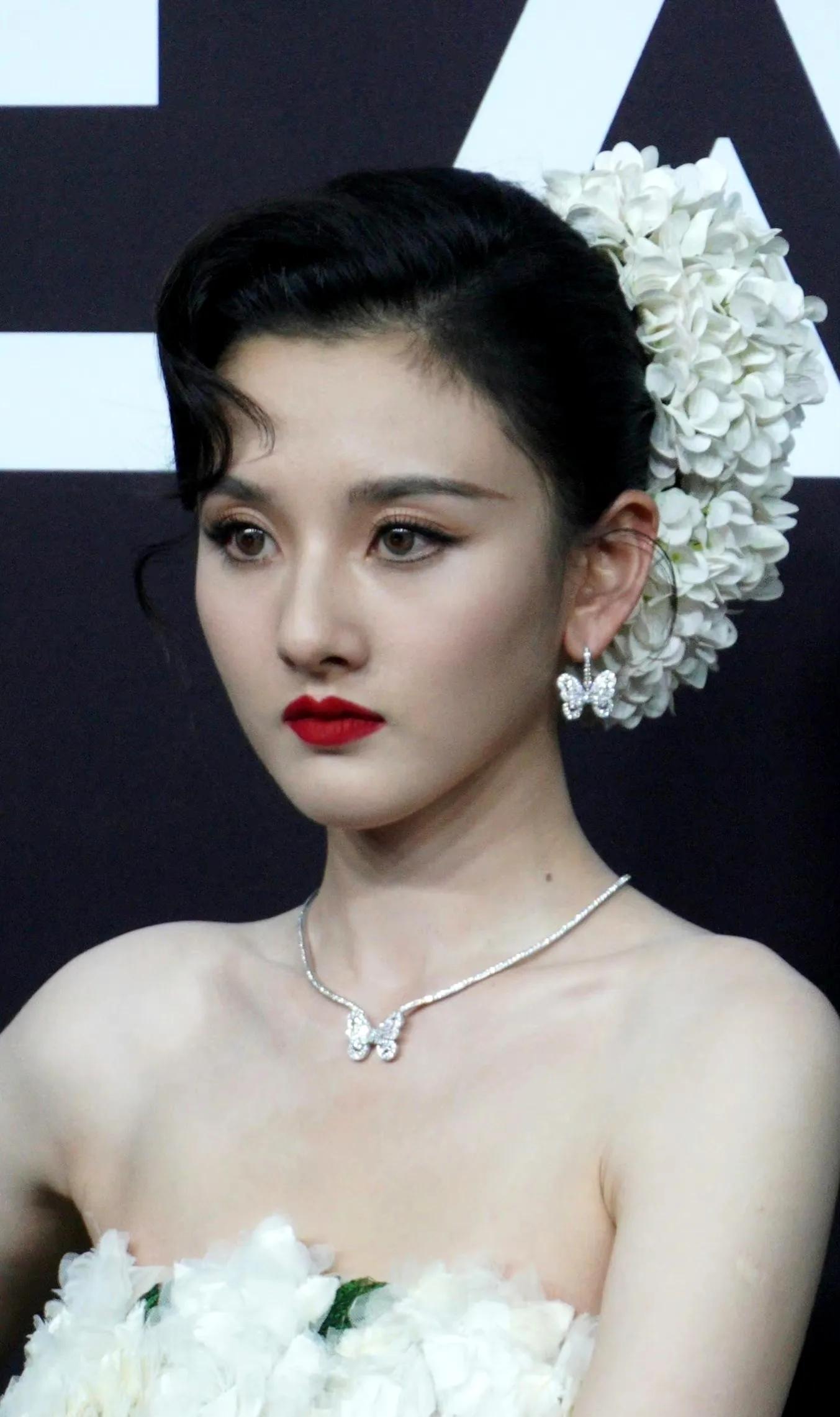 盘点爆火的红毯明星造型,最新女明星红毯惊艳合集