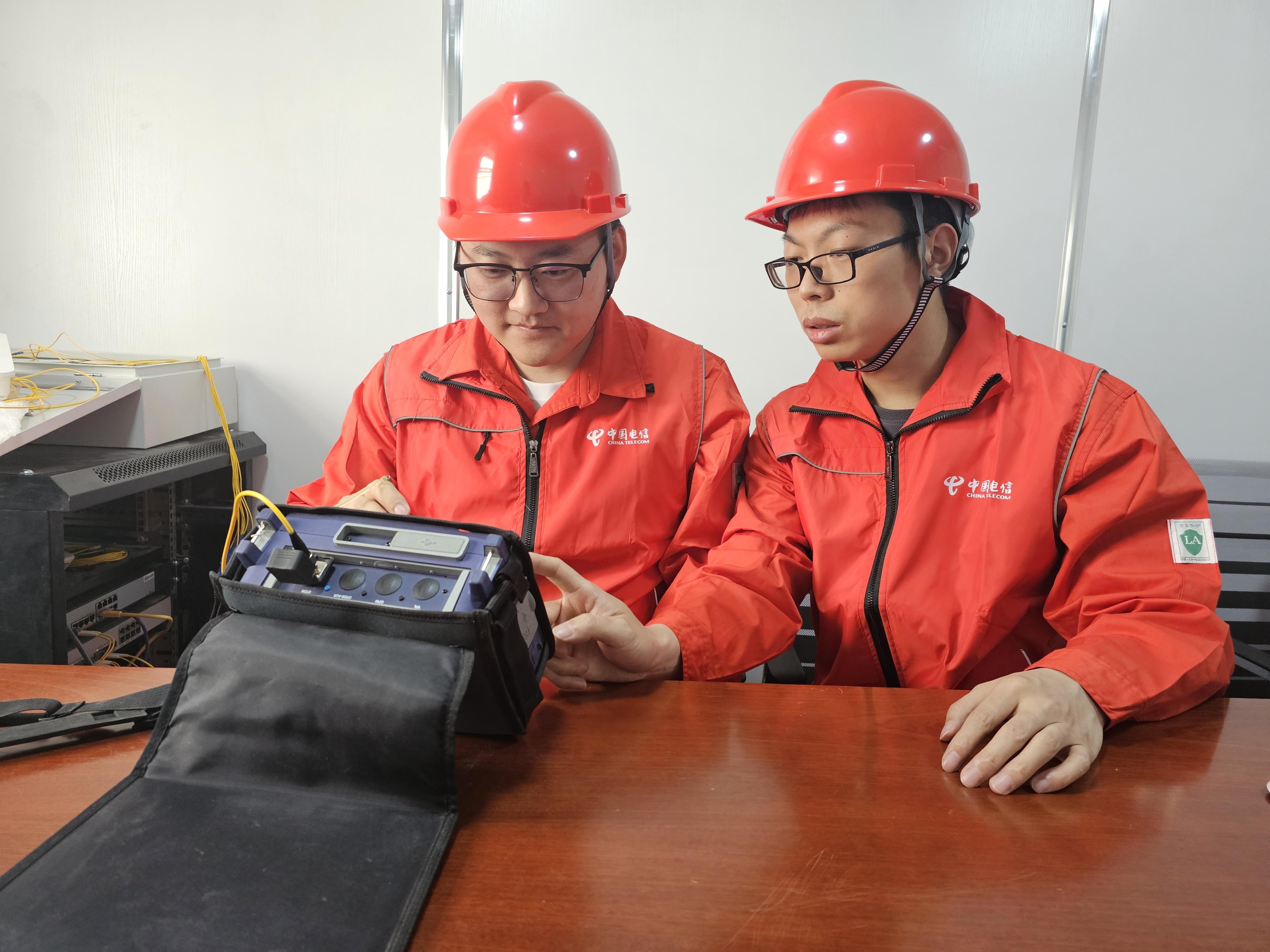 中国电信圆满完成中国首口万米深井“深地塔科1井”开钻仪式通信保障任务