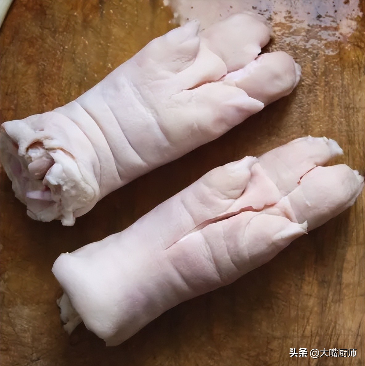 买猪蹄白色的好吗,猪蹄的挑选技巧