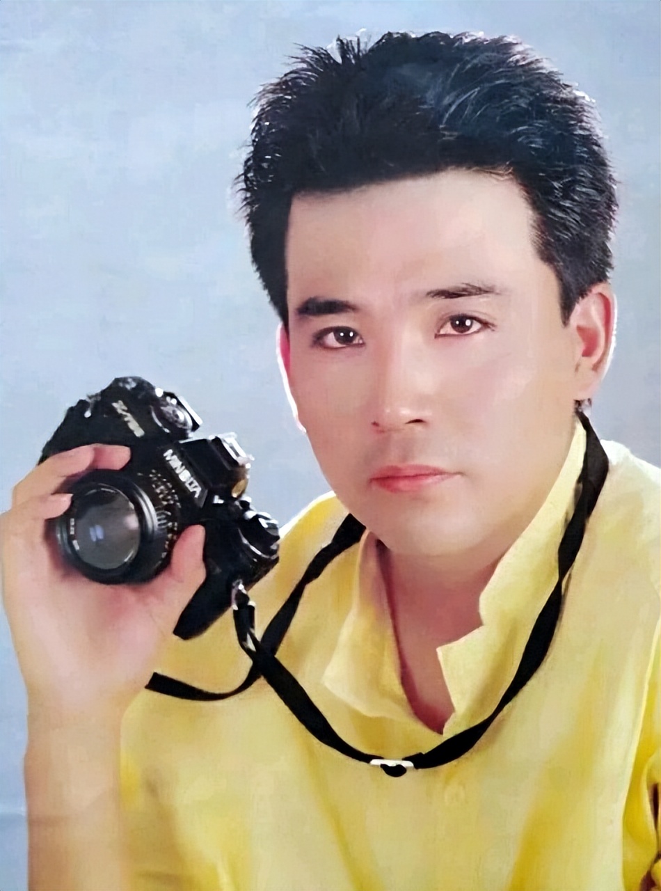 老戏骨们刚出道时多好看?唐国强英气逼人洪剑涛不演贾宝玉可惜了