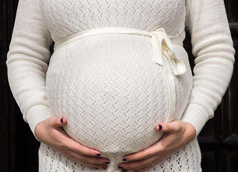 女子刚签完合同就怀孕,老板吓的连夜注销公司,女子:老板玩不起