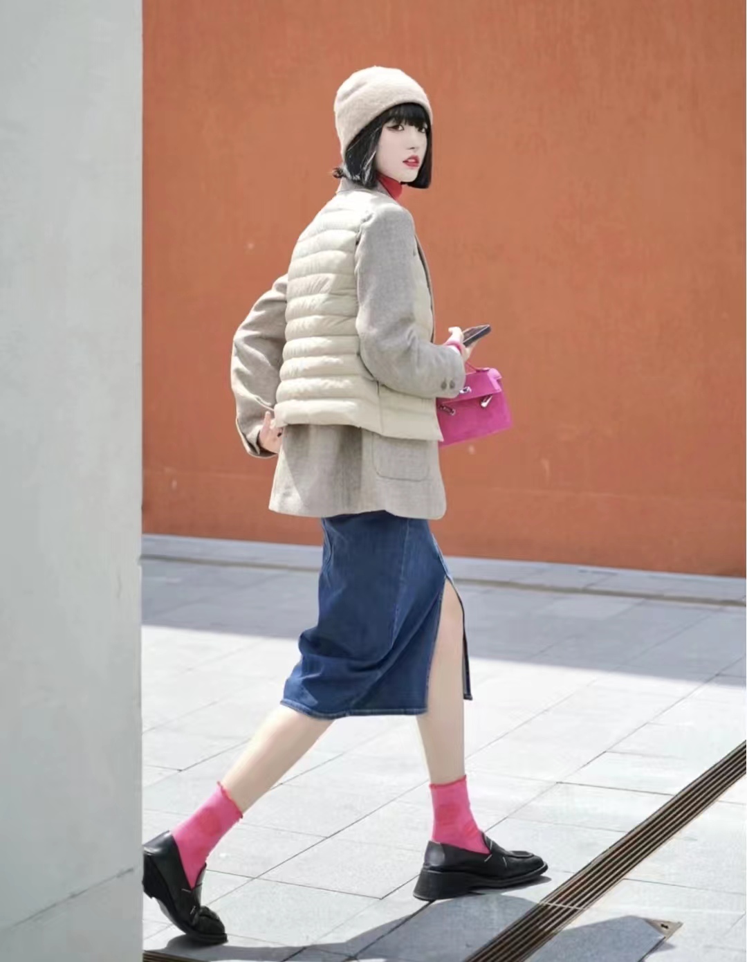 短款白色羽绒服的最佳搭配半身裙,羽绒服搭配哪些裙子才时髦