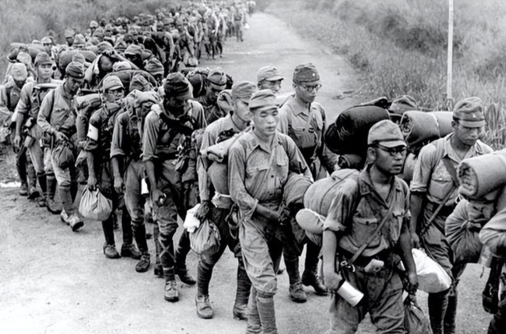 名为“归乡”，实为*杀屠**！日军投降之日，香港人口降至60万以下