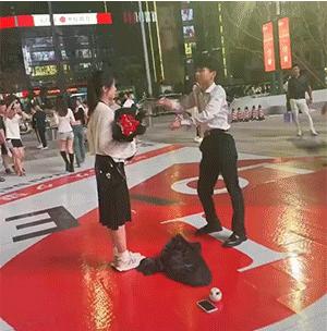 千万不要轻易穿抹胸吃火锅！: