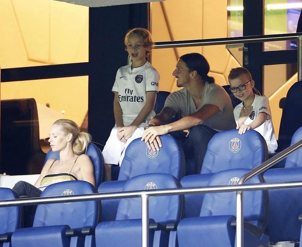 相爱20年不结婚，这对姐弟恋火了！网友：一物降一物，孤狼配悍妇