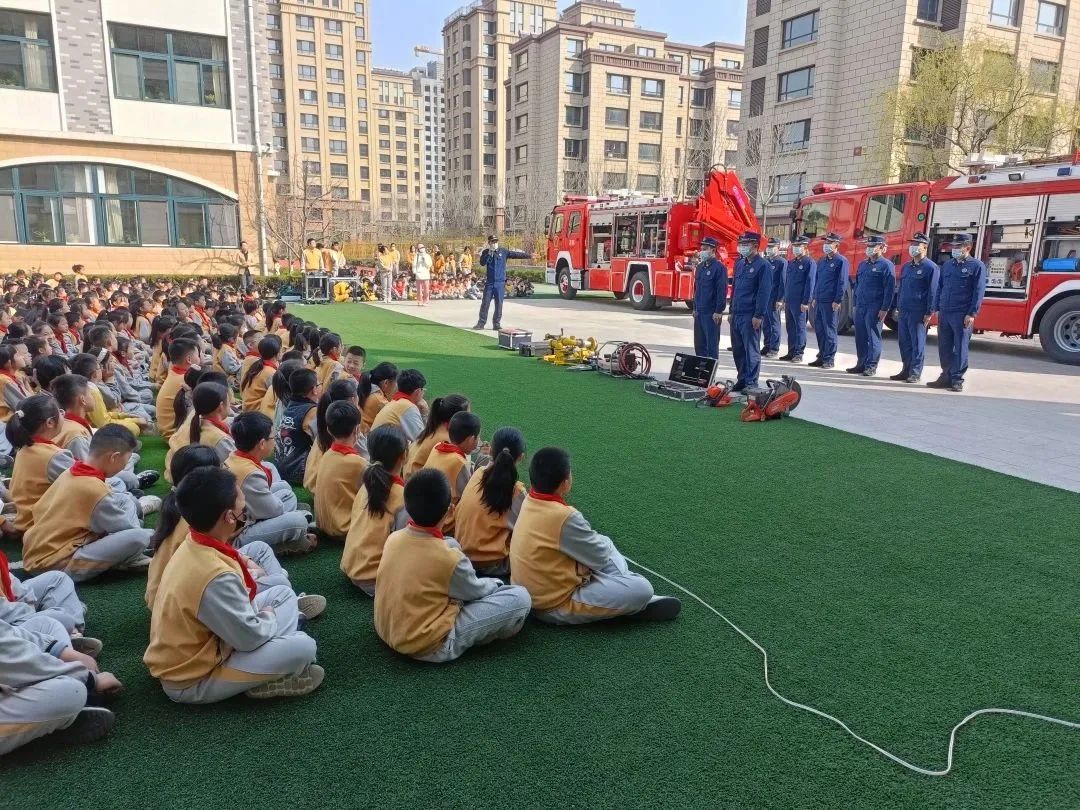 消防安全伴你童行知识小课堂,安全童行消防演练